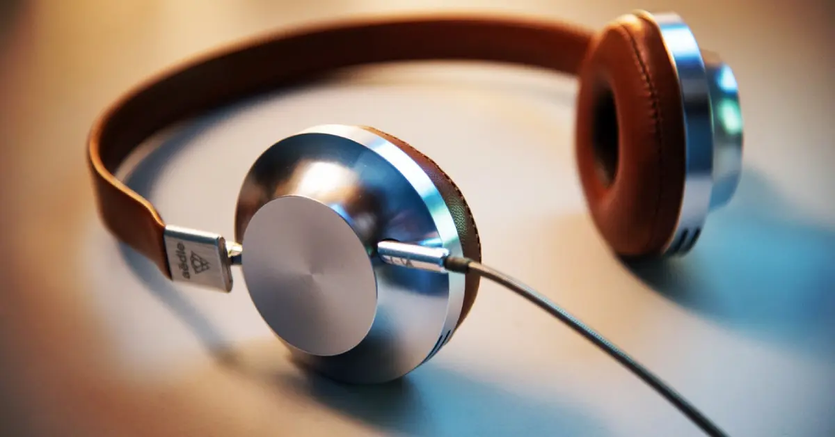 Are Headphones Wearable Technology: Revolutionizing Audio Experience