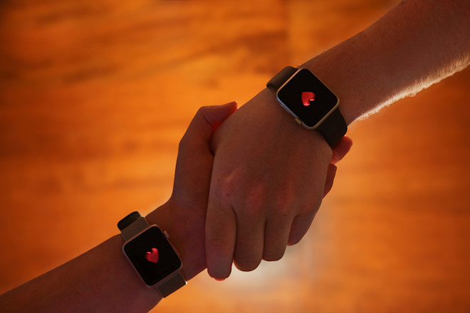 How Do Wearable Technology Affect Personal Relationships: Surprising Impacts Revealed