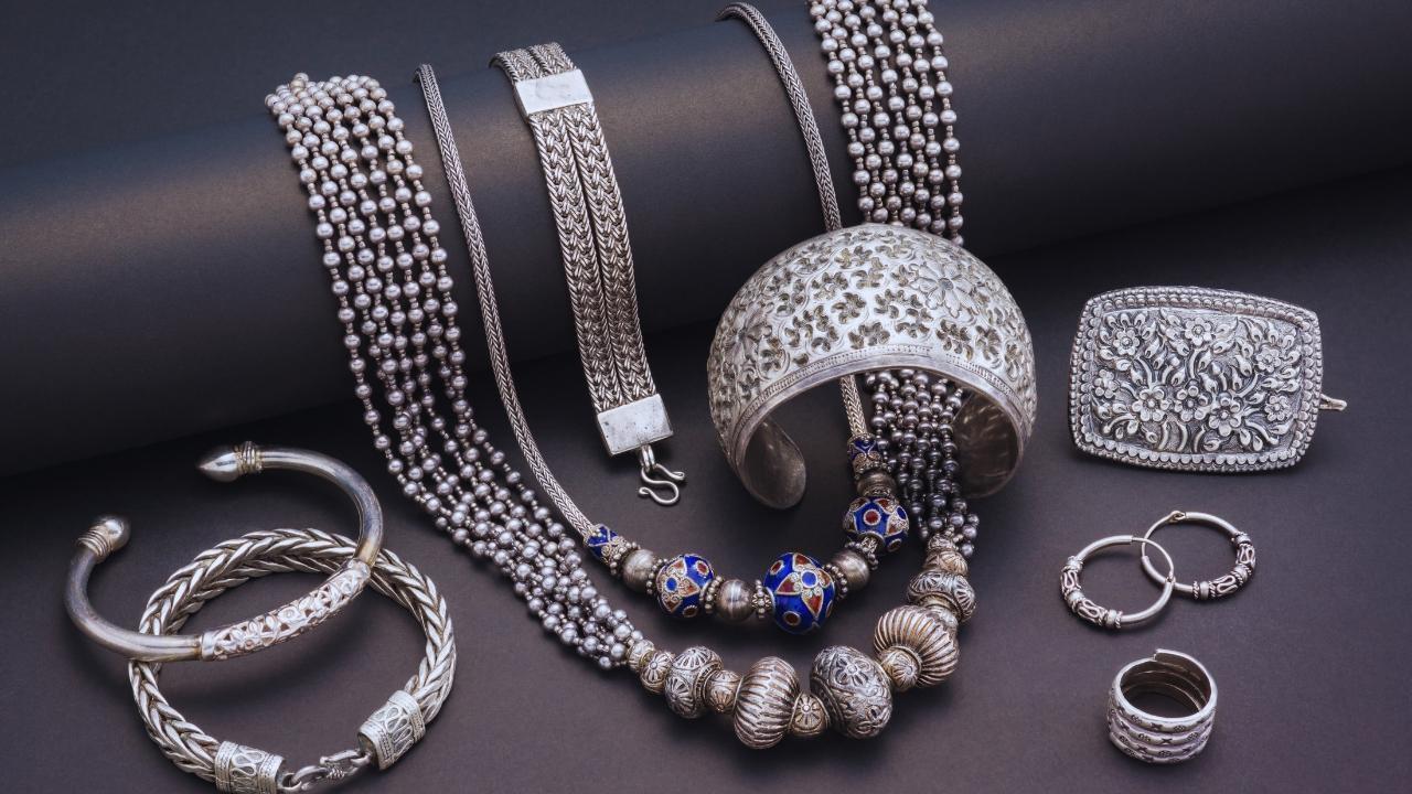 Is Wearable Technology Jewelry: Stylish Innovation or Gimmick?